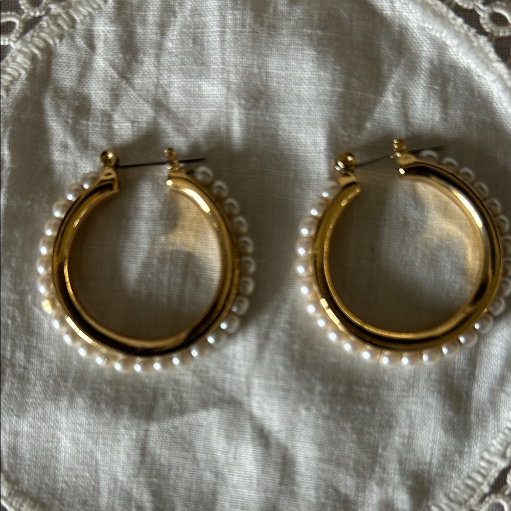 Source Unknown Gold Hoop Earrings with White Pearls - Women Jewelry